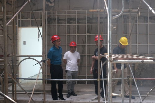 湖南建工集團(tuán)裝飾工程公司黨委書(shū)記、董事長(zhǎng)康思源深入在長(zhǎng)項(xiàng)目一線檢查安全生產(chǎn)工作